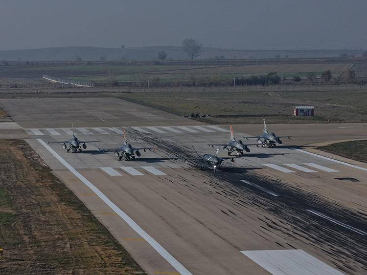 Туркия дрони тарихда илк бор самолётни уриб туширди (видео)